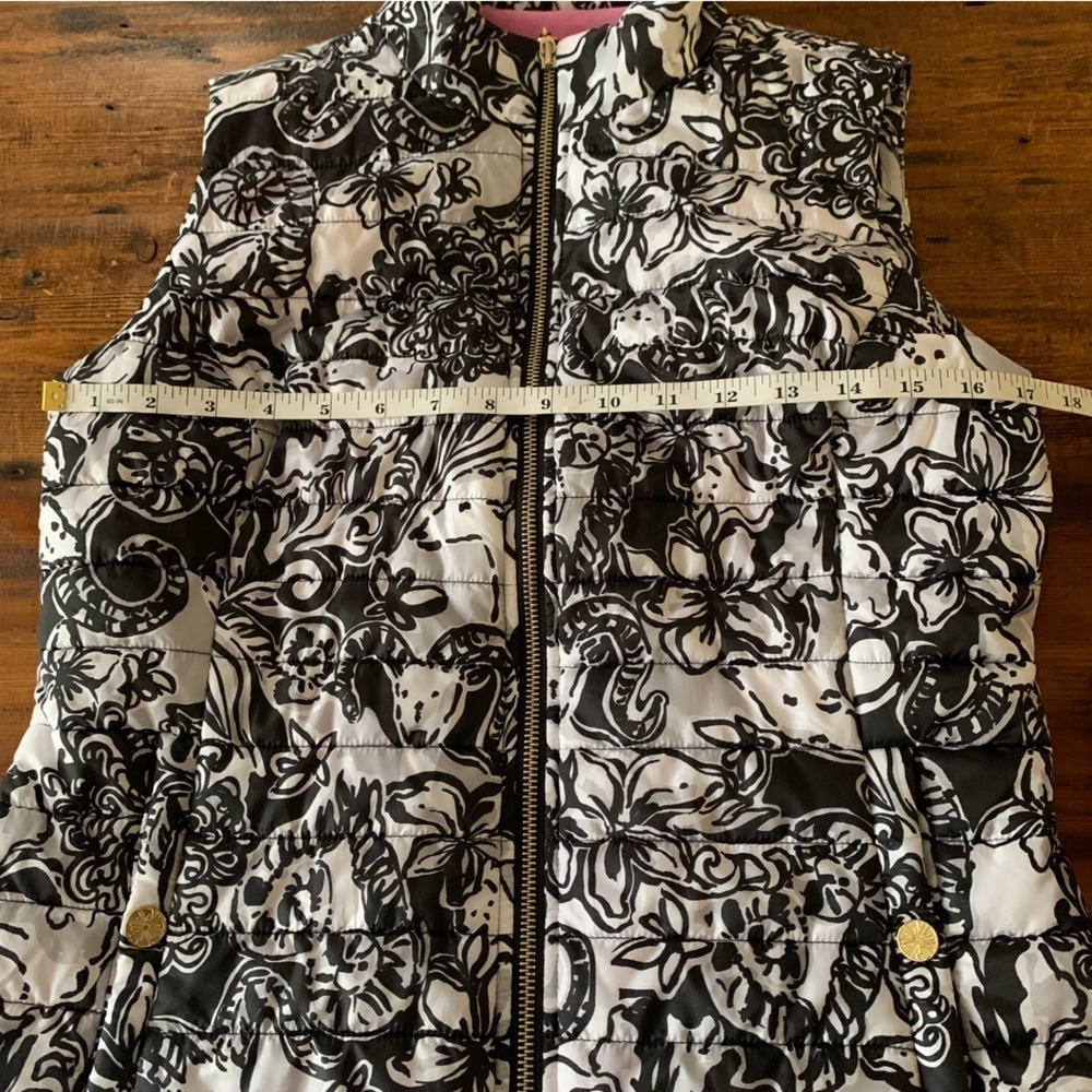 Lily Pulitzer With A Twist Elyn Black & White Floral Puffer Vest Sz S - Picture 4 of 11